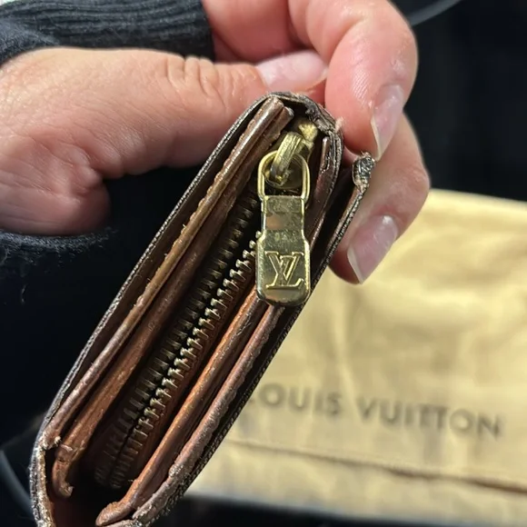 Louis Vuitton wallet - Picture 3 of 12